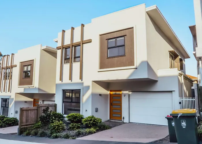 CASSA AURA PLACE - Modern 4BR Homes